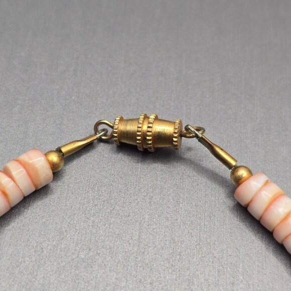 VTG Heishi Spiny Oyster MOP Fetish Bird Choker Necklace 12" - Picture 5 of 10